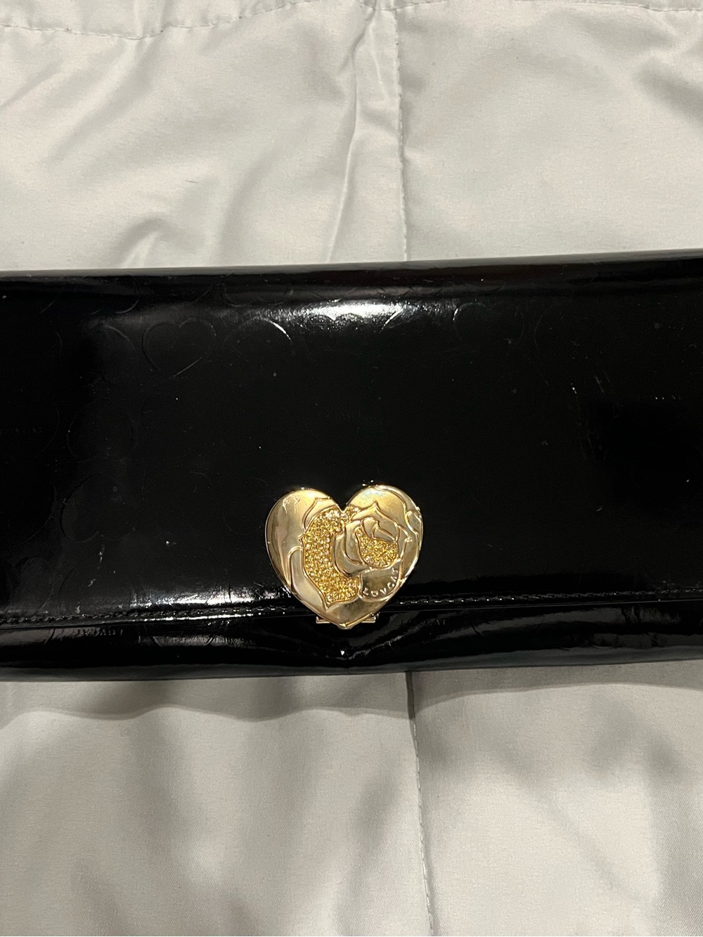 Lovcat Black Patent Heart-Clasp Women's Clutch